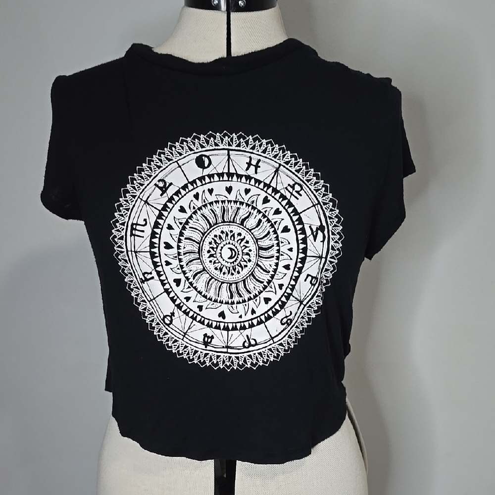 Black Graphic Crop T-Shirt with Zodiac Design